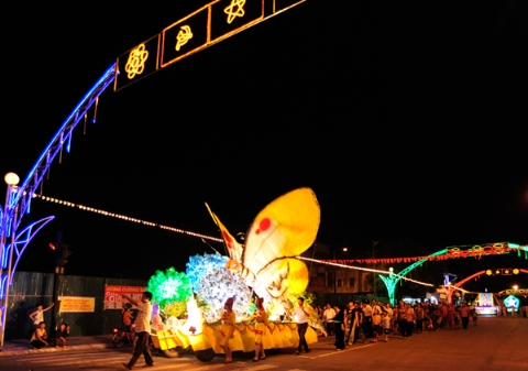 Lung linh lễ hội đường phố ở H&agrave; Giang